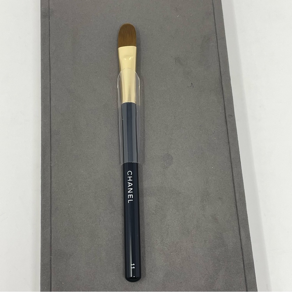 Chanel #11 Concealer Make Up Brush NEW